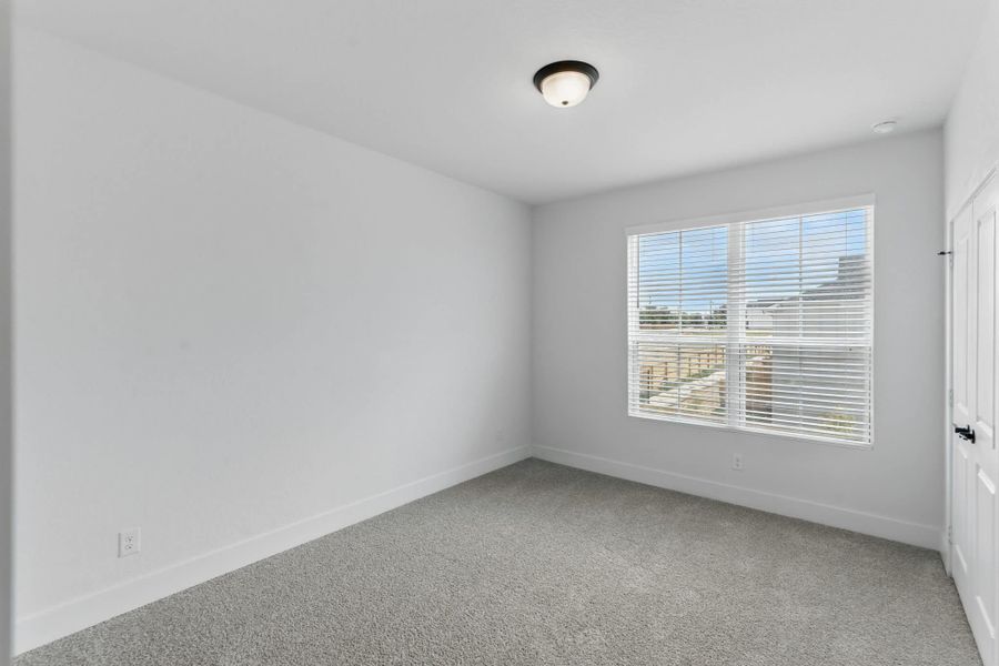 Spacious, unfurnished interior of a new home in Rose Hill, San Antonio (Image 27).