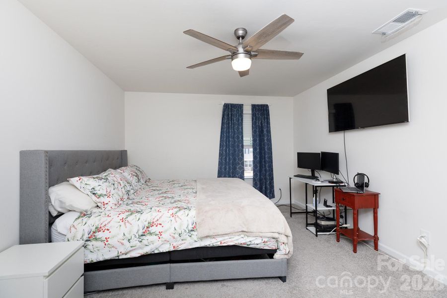 Furnished interior view inside a new home in Fergus Crossing, York (Image 6).