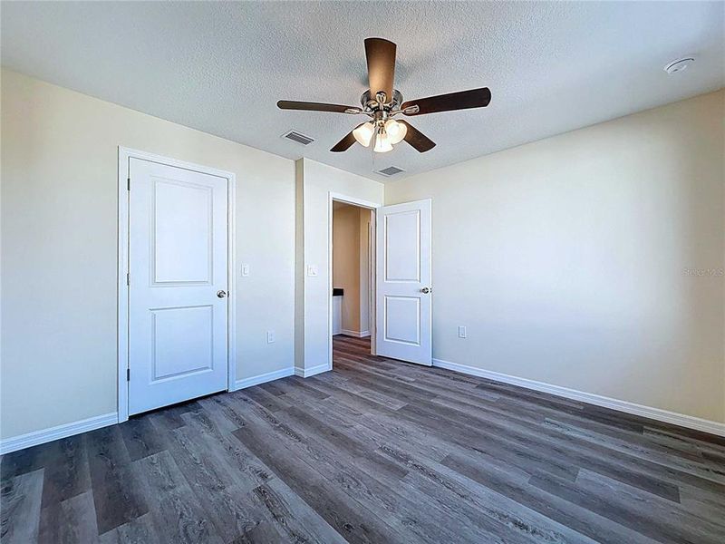 Spacious, unfurnished interior of a new home in , Tampa (Image 27).