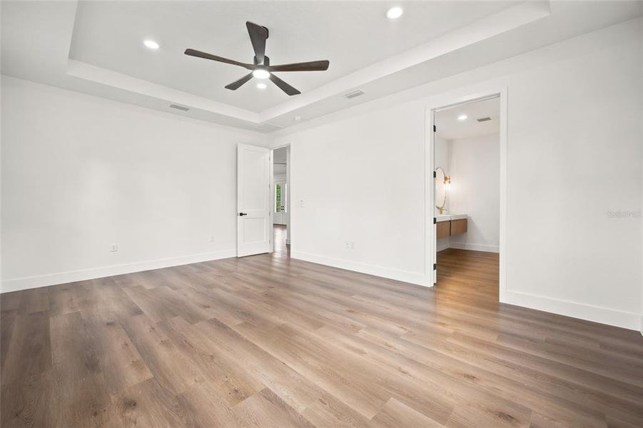Spacious, unfurnished interior of a new home in , Dunnellon (Image 33).
