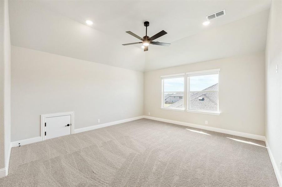 Spacious, unfurnished interior of a new home in Ridgepoint, Midlothian (Image 38).