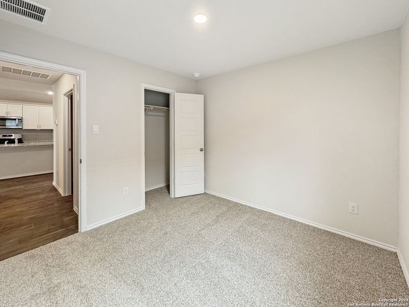 Spacious, unfurnished interior of a new home in Saengerhalle Meadows, New Braunfels (Image 14).