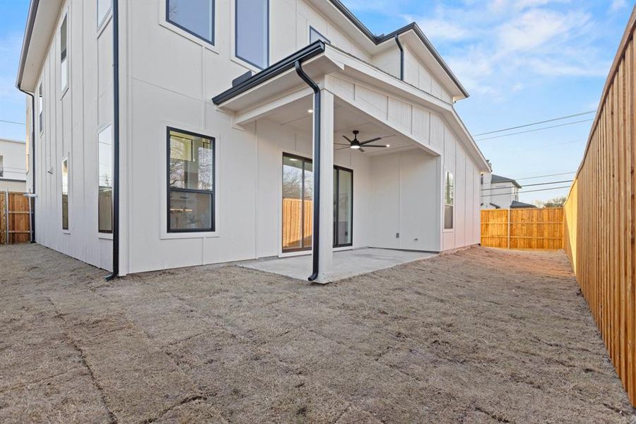 Exterior details and patio area of a home in , Dallas (Image 4).