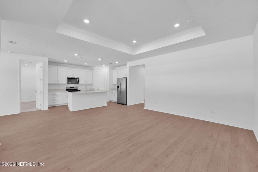 Spacious, unfurnished interior of a new home in Double Branch, Middleburg (Image 20).
