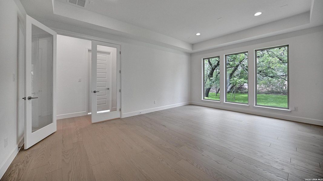 Spacious, unfurnished interior of a new home in George's Ranch, Boerne (Image 24).