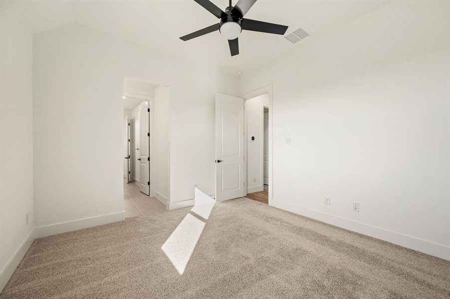 Spacious, unfurnished interior of a new home in NorthGlen, Haslet (Image 36).