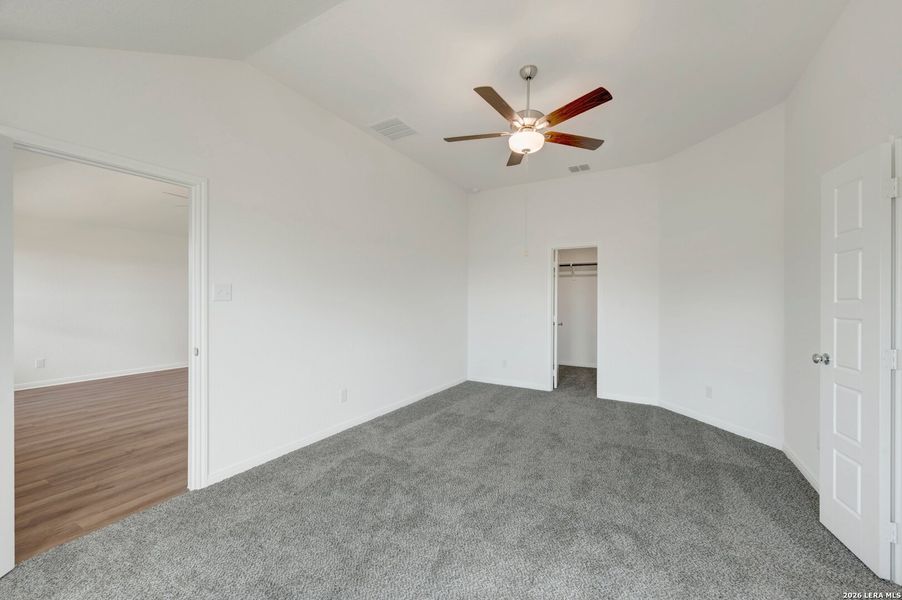 Spacious, unfurnished interior of a new home in Greenspoint Heights, Seguin (Image 13).