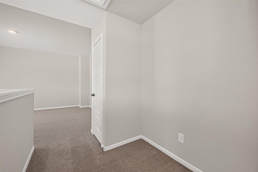 Spacious, unfurnished interior of a new home in Bammel Oaks, Houston (Image 17).