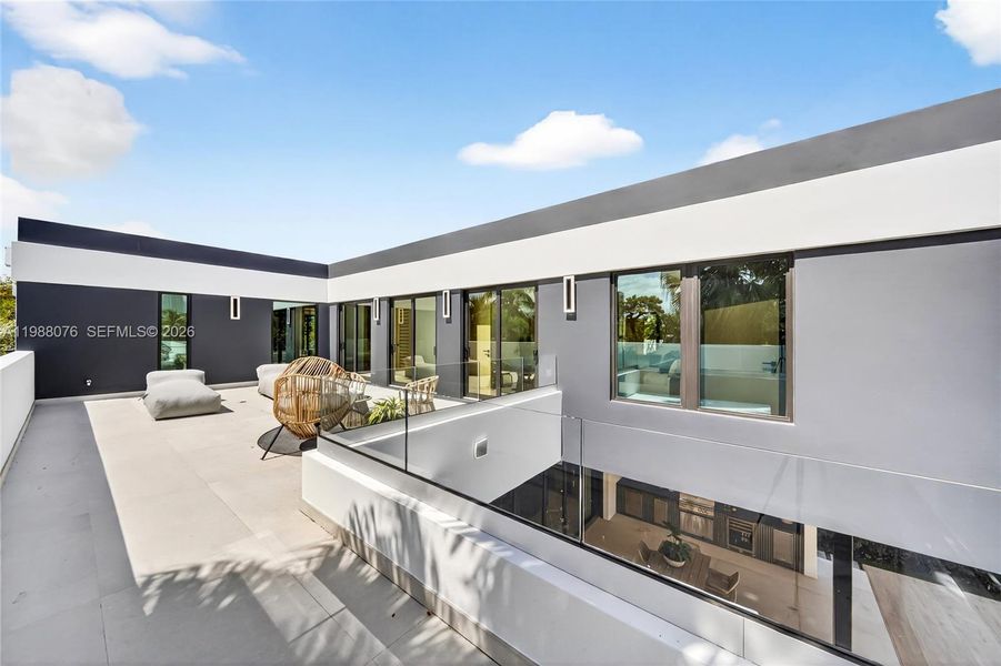 Exterior details and patio area of a home in , Miami (Image 29).
