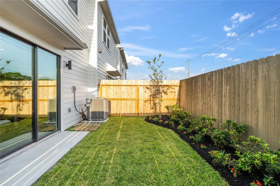 Exterior details and patio area of a home in Willowbend Point, Houston (Image 3).
