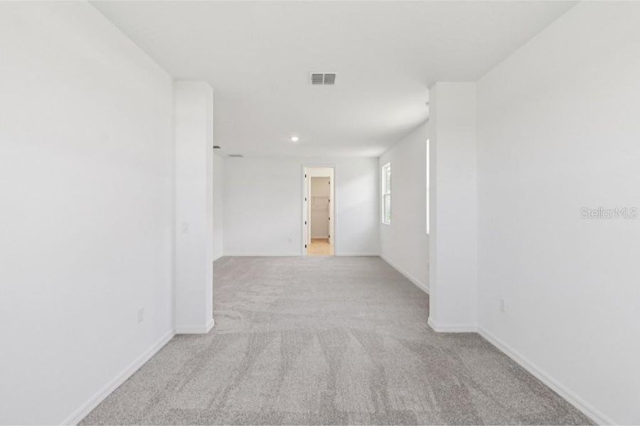 Spacious, unfurnished interior of a new home in , New Smyrna Beach (Image 9).
