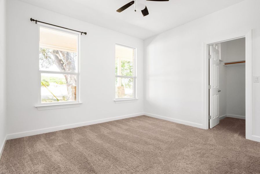 Spacious, unfurnished interior of a new home in , Canyon Lake (Image 19).