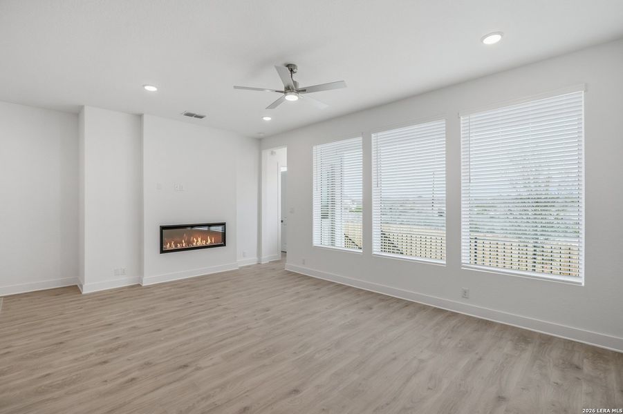 Spacious, unfurnished interior of a new home in Prominence, San Antonio (Image 43).