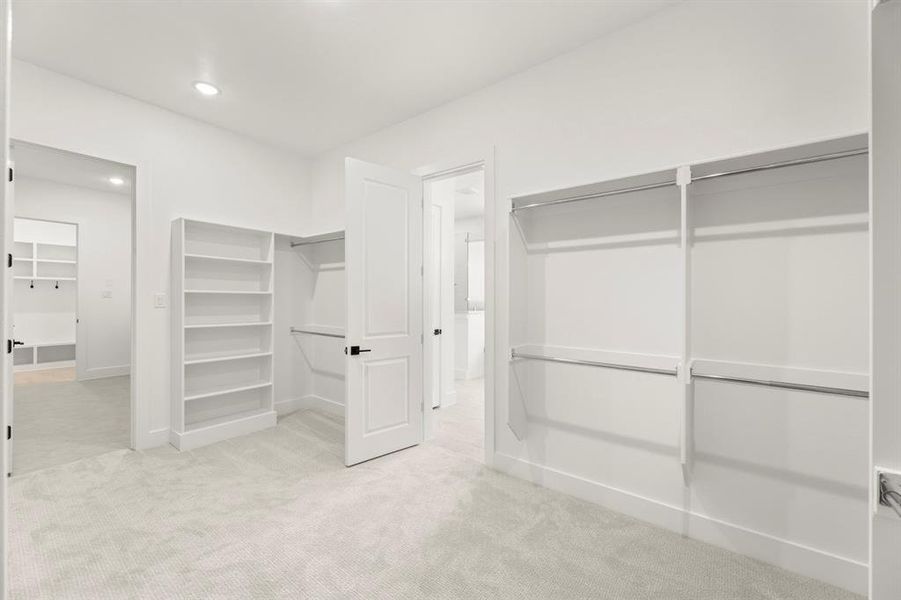 33. 551 Twilight - Closet 33. 551 Twilight - Closet