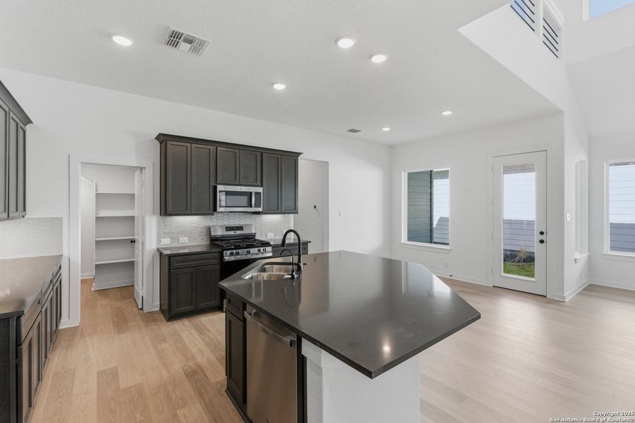 Furnished interior view inside a new home in The Crossvine – Garden Homes, Schertz (Image 11). Furnished interior view inside a new home in The Crossvine – Garden Homes, Schertz (Image 11).