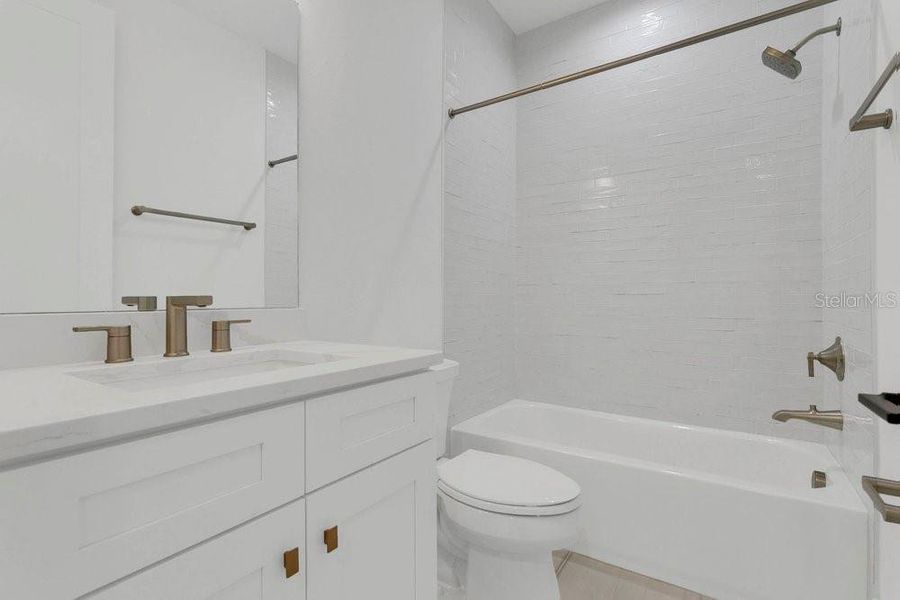 Furnished interior view inside a new home in , Orlando (Image 14).