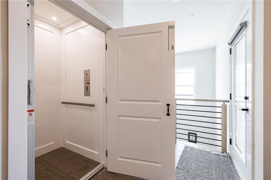 Spacious, unfurnished interior of a new home in , Atlanta (Image 27).