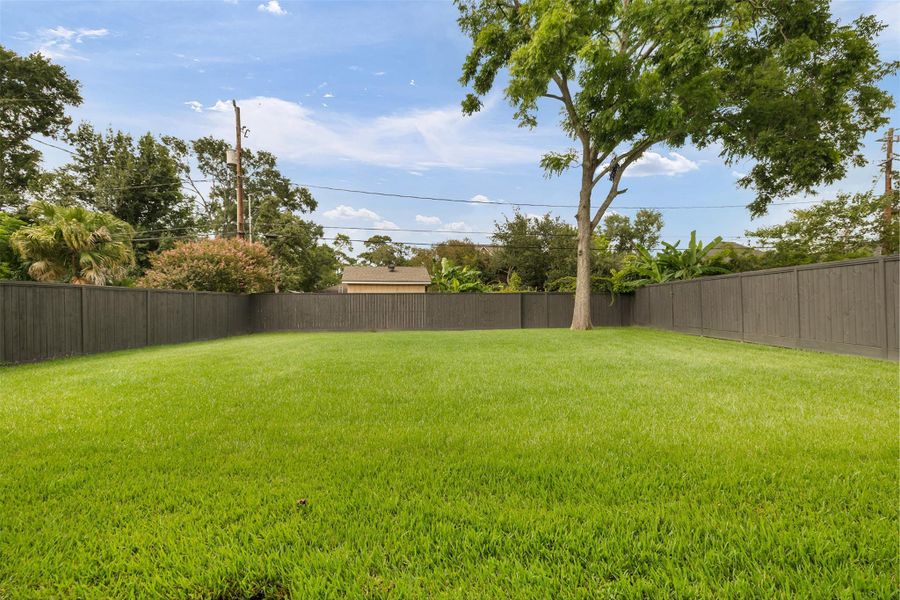 Exterior details and patio area of a home in , Houston (Image 28).