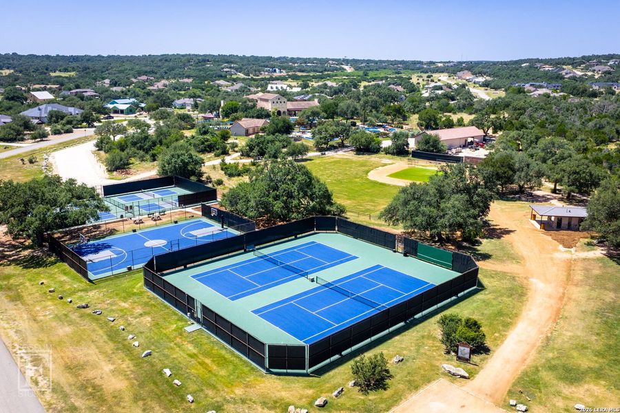 Community amenities in Vintage Oaks, New Braunfels (Image 38).