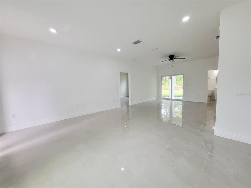 Spacious, unfurnished interior of a new home in , Palm Bay (Image 16).