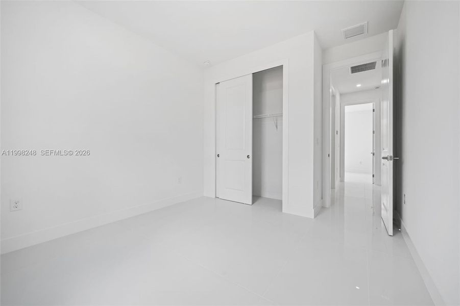 Spacious, unfurnished interior of a new home in , Lehigh Acres (Image 15).