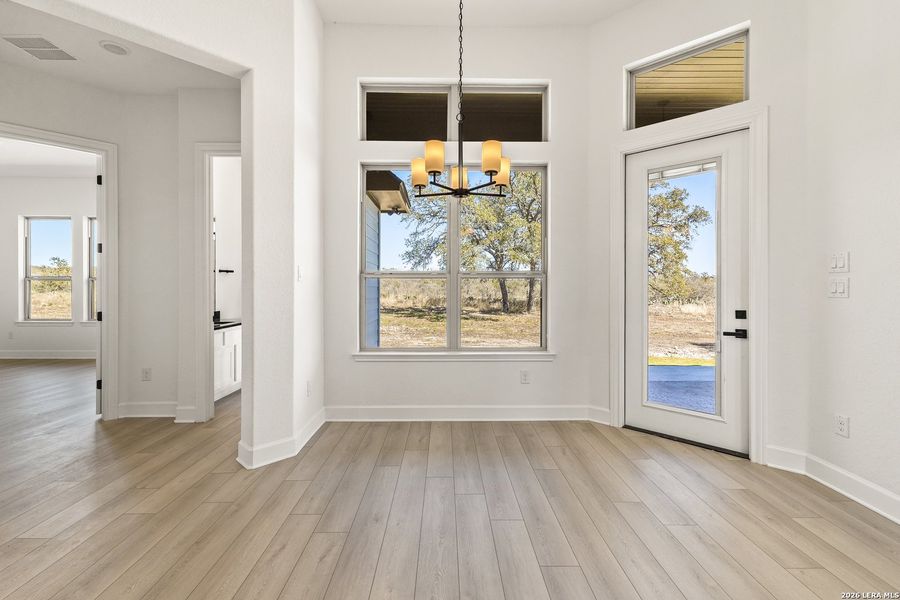 Spacious, unfurnished interior of a new home in Potranco Acres, Castroville (Image 9).