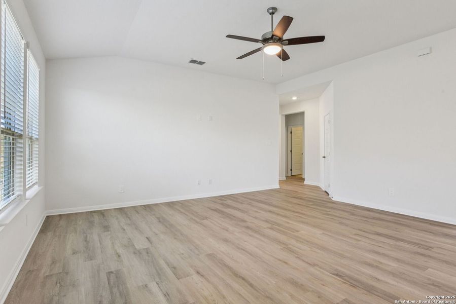 Spacious, unfurnished interior of a new home in Royal Crest, San Antonio (Image 27). Spacious, unfurnished interior of a new home in Royal Crest, San Antonio (Image 27).