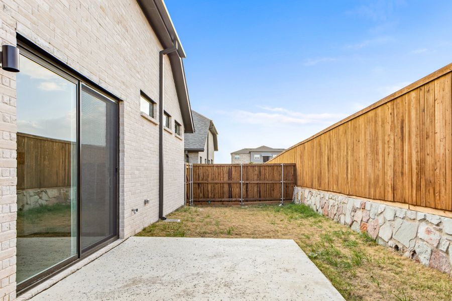 Exterior details and patio area of a home in Willow Grove, Melissa (Image 28).