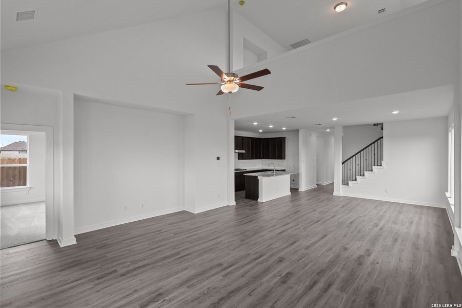 Spacious, unfurnished interior of a new home in Sunflower Ridge, New Braunfels (Image 33).