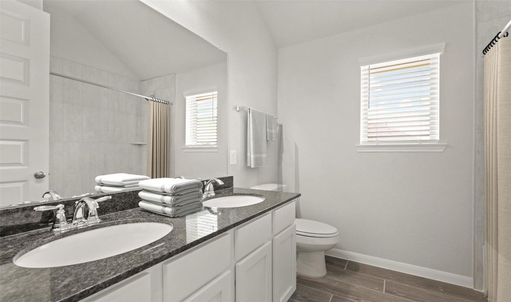 Hall bath 2 (*Photo not of actual home and used for illustration purposes only.)