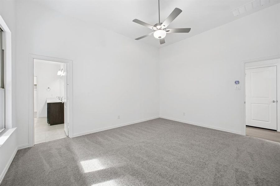 Spacious, unfurnished interior of a new home in Tarrytown, Crowley (Image 22).