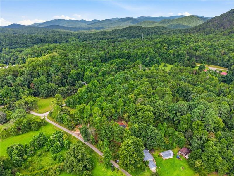 Natural landscape and outdoor views near in Sautee Nacoochee (Image 33). Natural landscape and outdoor views near in Sautee Nacoochee (Image 33).