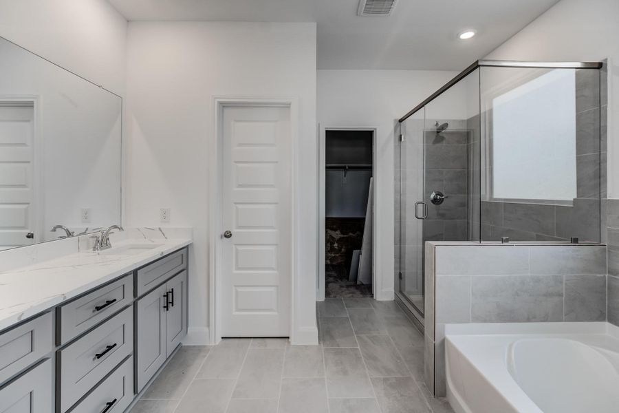 Furnished interior view inside a new home in Townsen Landing, Humble (Image 11).