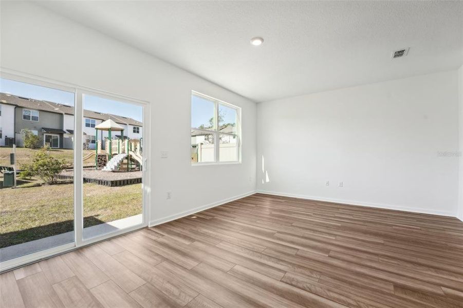 Spacious, unfurnished interior of a new home in Vista Walk, Dade City (Image 18).