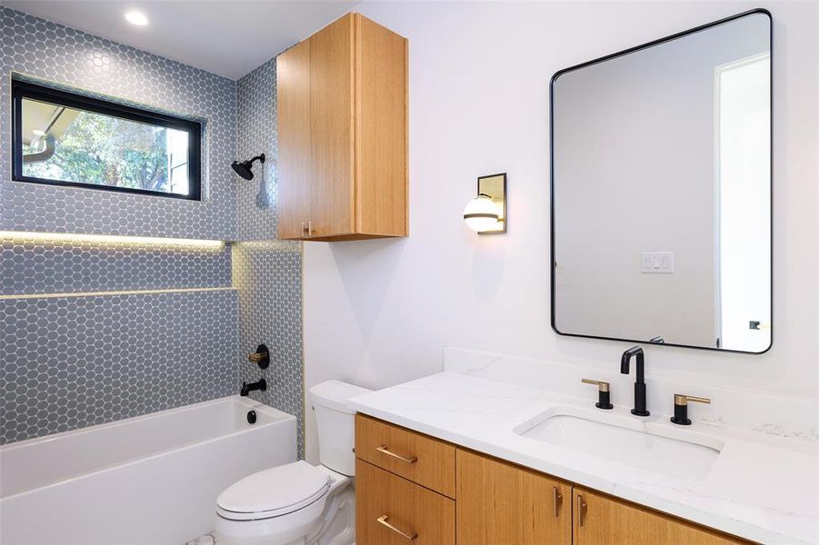 Furnished interior view inside a new home in , Dallas (Image 32).