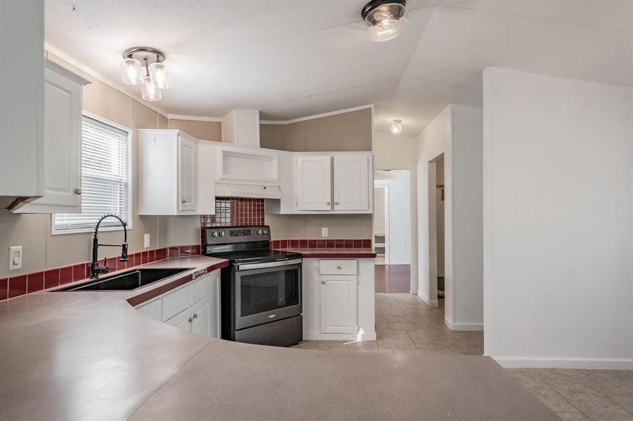 Furnished interior view inside a new home in , Millsap (Image 7).