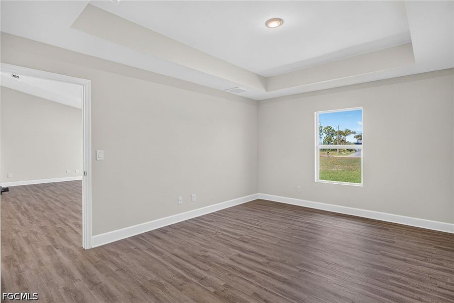 Spacious, unfurnished interior of a new home in Cape Coral, Cape Coral (Image 23).