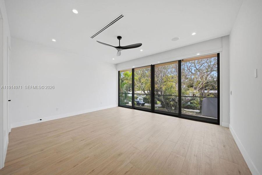 Spacious, unfurnished interior of a new home in , Fort Lauderdale (Image 62).