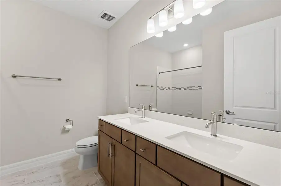 Furnished interior view inside a new home in , Mount Dora (Image 17).