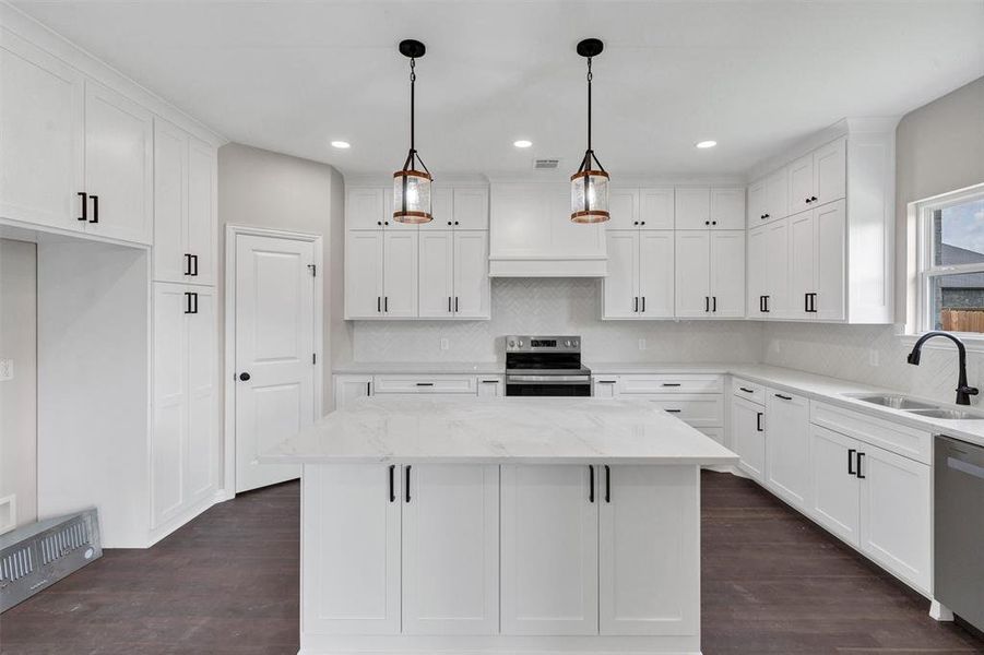 Furnished interior view inside a new home in , Mabank (Image 11). Furnished interior view inside a new home in , Mabank (Image 11).