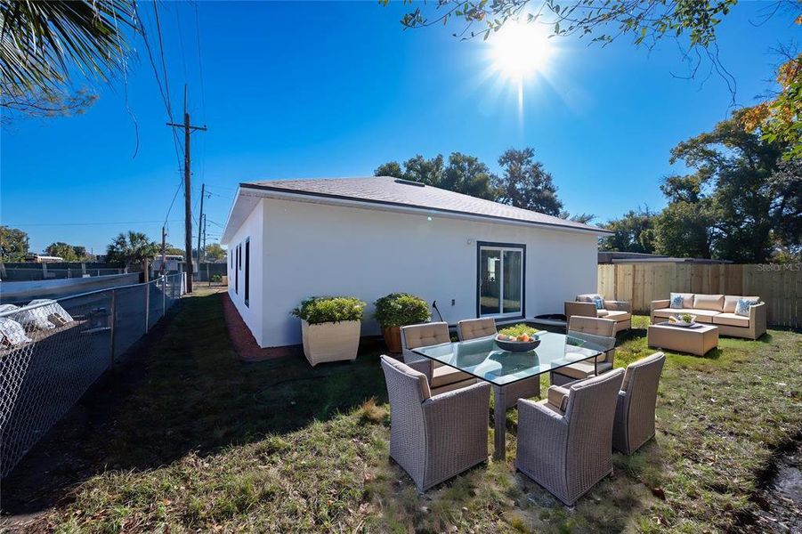 Exterior details and patio area of a home in , Orlando (Image 18).