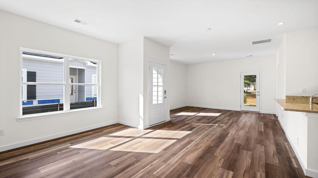 Spacious, unfurnished interior of a new home in Cambridge Cove, Chickamauga (Image 11).