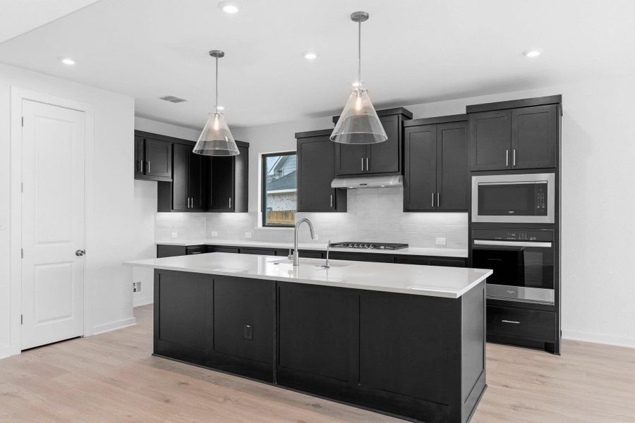 Large Center Island in Kitchen