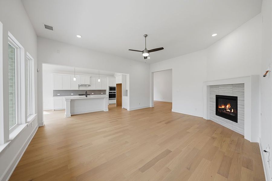 Spacious, unfurnished interior of a new home in Solterra Texas, Mesquite (Image 21).