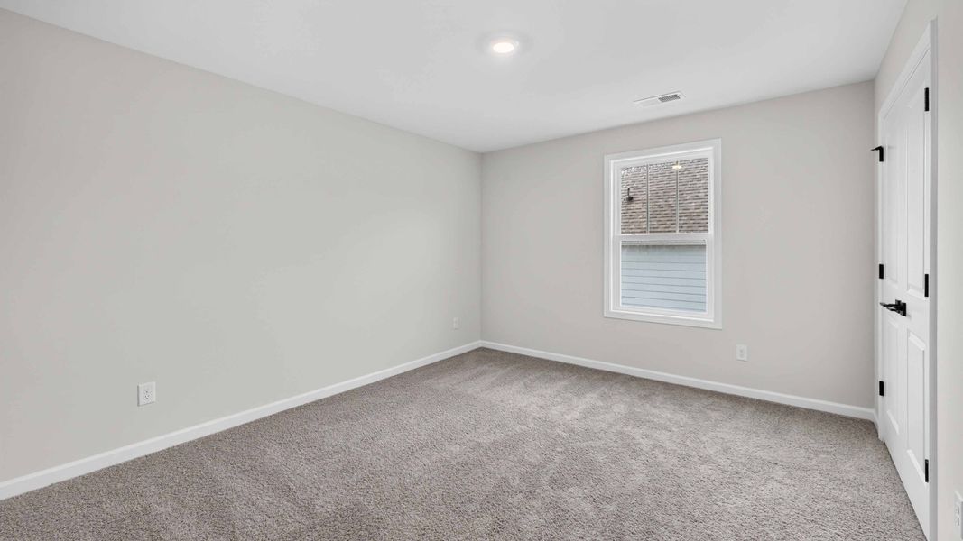 Spacious, unfurnished interior of a new home in Sylvan Creek, Denver (Image 26).