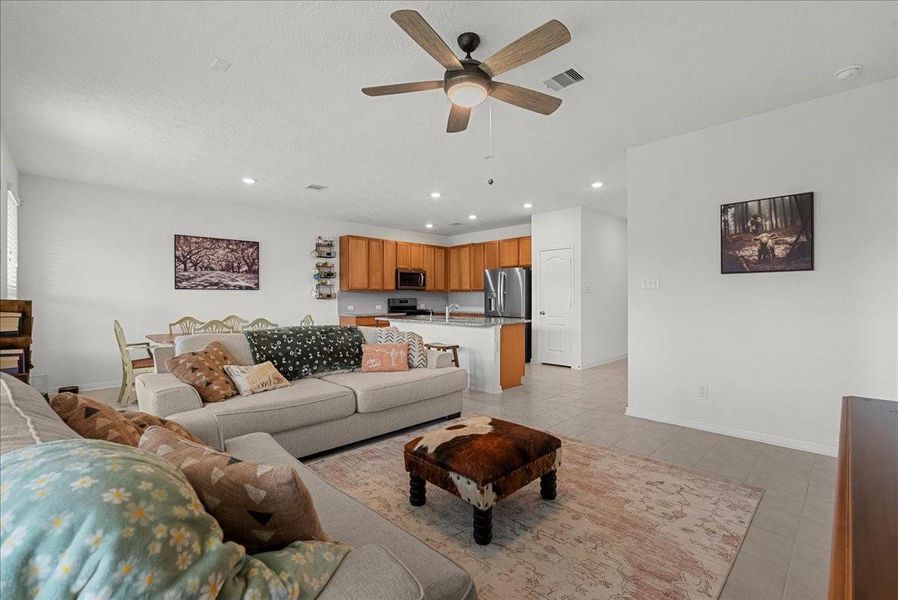 Furnished interior view inside a new home in , Alvin (Image 12).