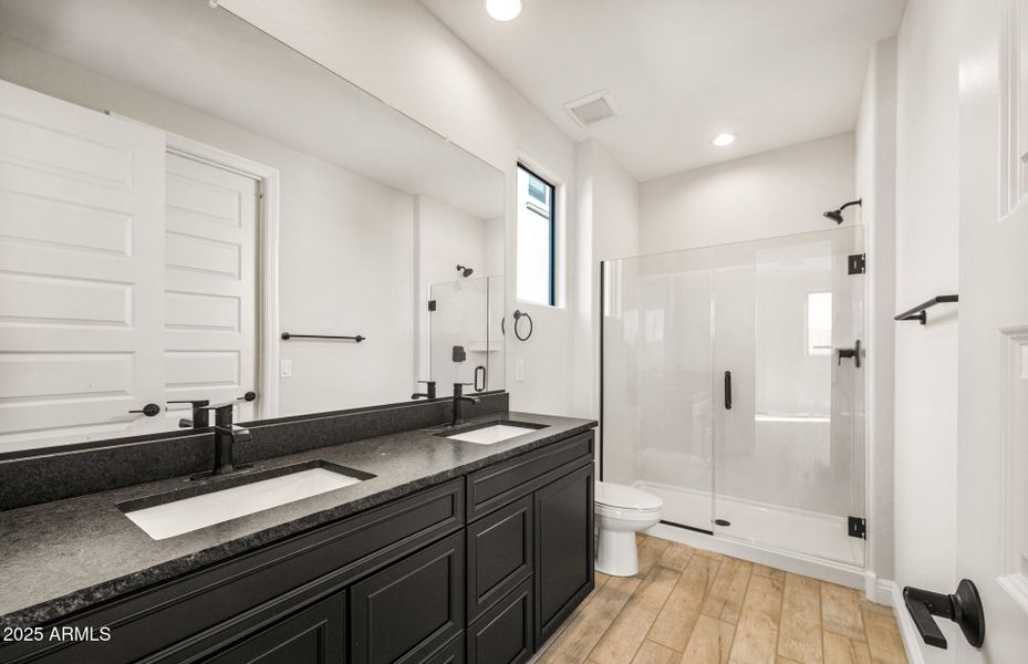 Owner's Bathroom Owner's Bathroom