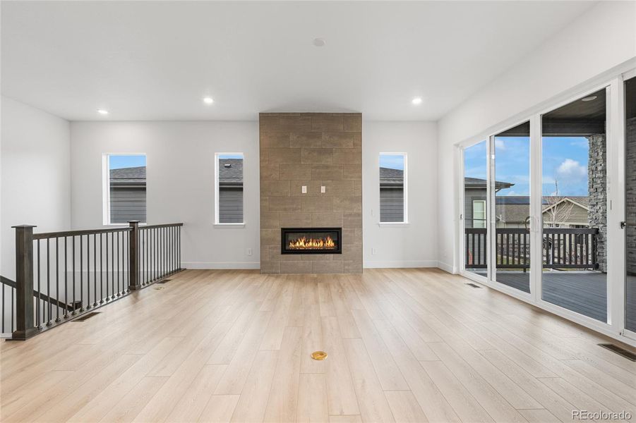 Spacious, unfurnished interior of a new home in Hilltop at Inspiration, Aurora (Image 16).