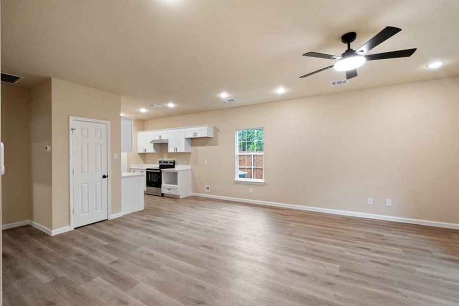 Spacious, unfurnished interior of a new home in , Mabank (Image 15).
