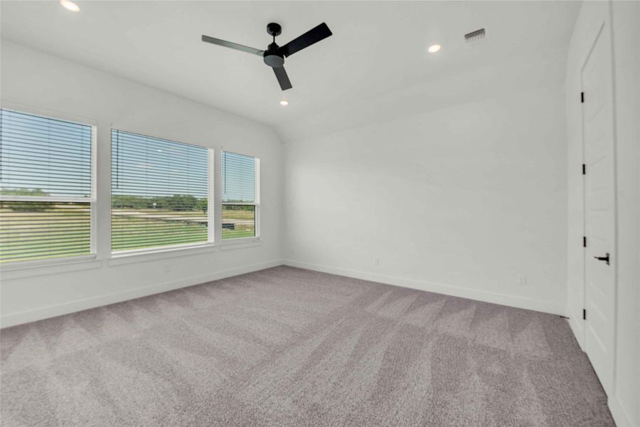 Spacious, unfurnished interior of a new home in Daniels Mountain, Georgetown (Image 26).